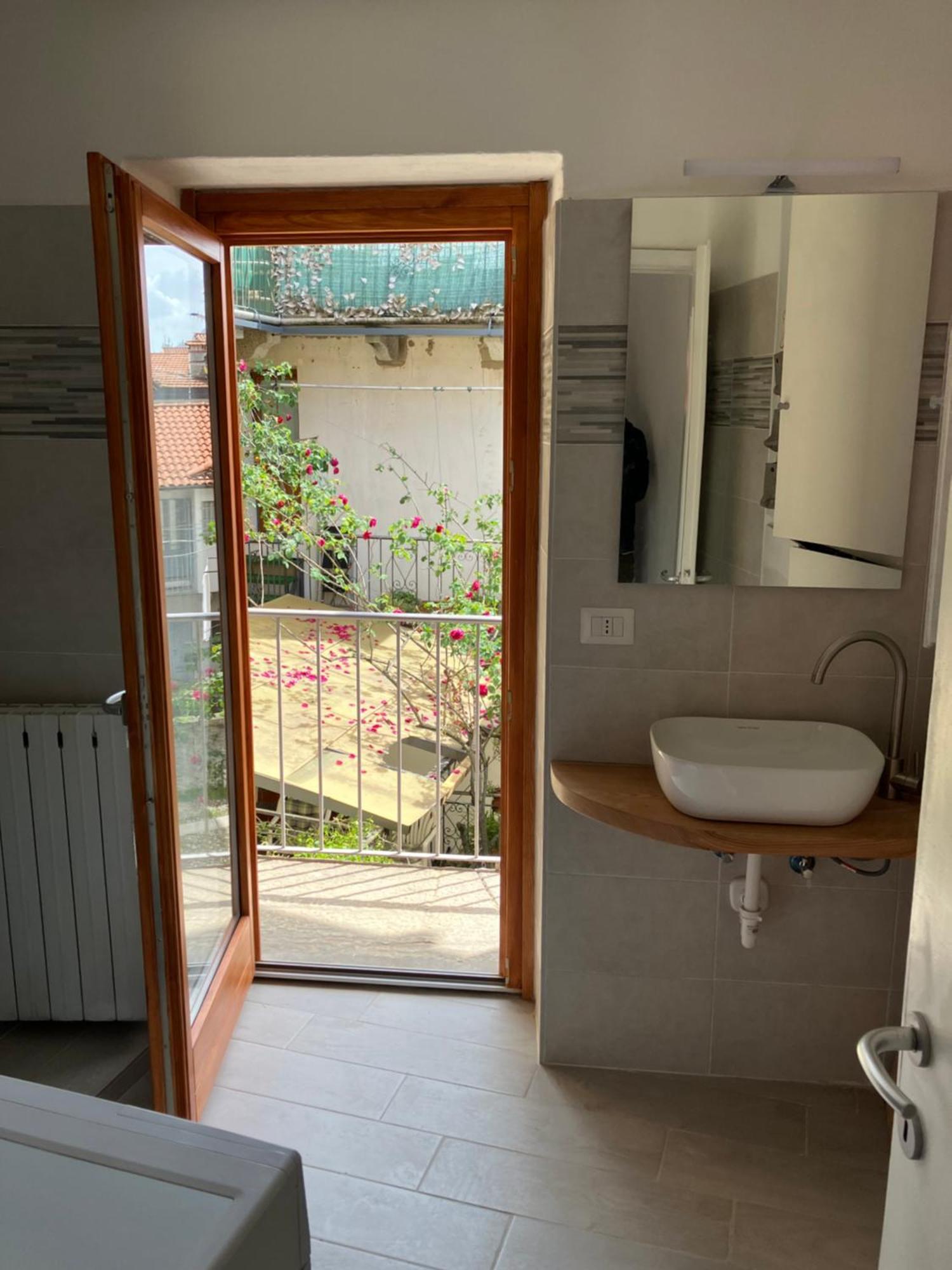 Casa Vacanze Scent Of Roses Verbania Exteriör bild
